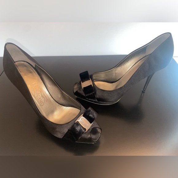 Salvatore Ferragamo Peep Toe Heel - Picture 2 of 9